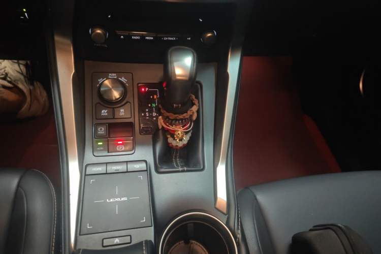 Used Lexus NX 2017 300h Front-Drive FENGSHANG Edition Gear Lever