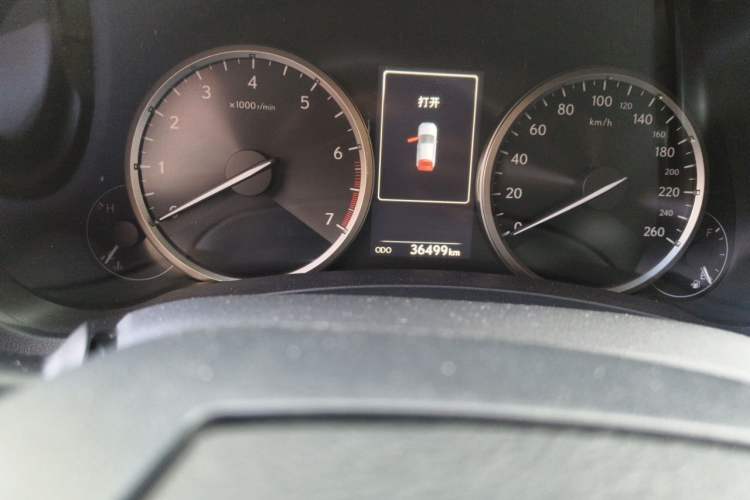 Used Lexus NX 2017 200 All-Wheel Drive Fēngshàng Edition Odometer Close Up