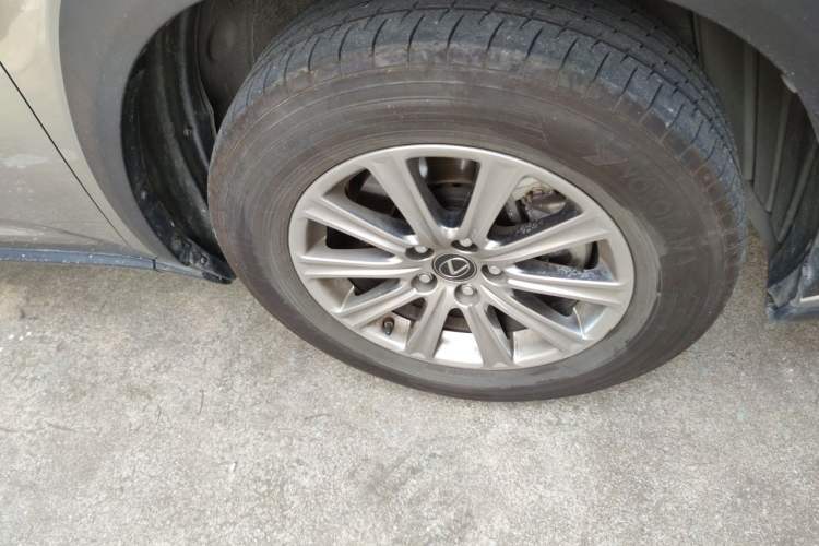 Used Lexus NX 2017 300 Front-Wheel-Drive Limited Edition Right Front Wheel Hub