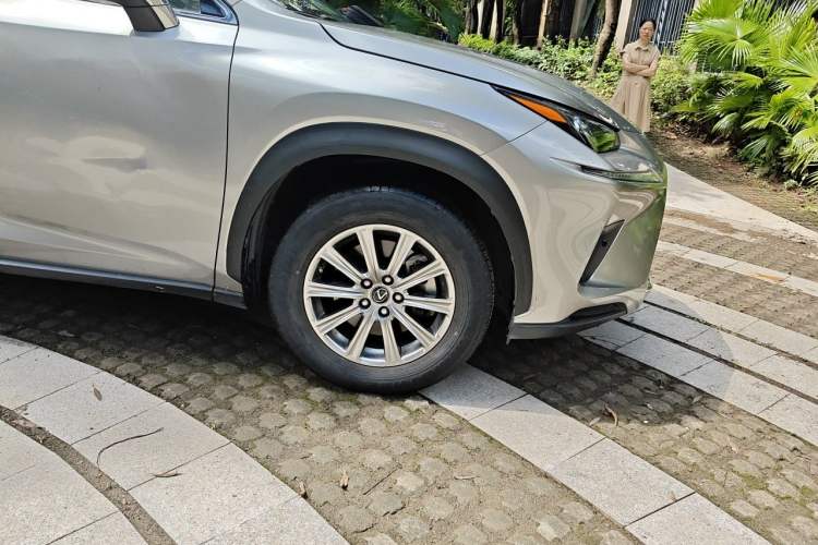 Used Lexus NX 2017 200 All-Wheel Drive Fēngshàng Edition Right Front Wheel Hub