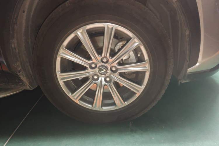 Used Lexus NX 2017 300h Front-Drive FENGSHANG Edition Right Front Wheel Hub