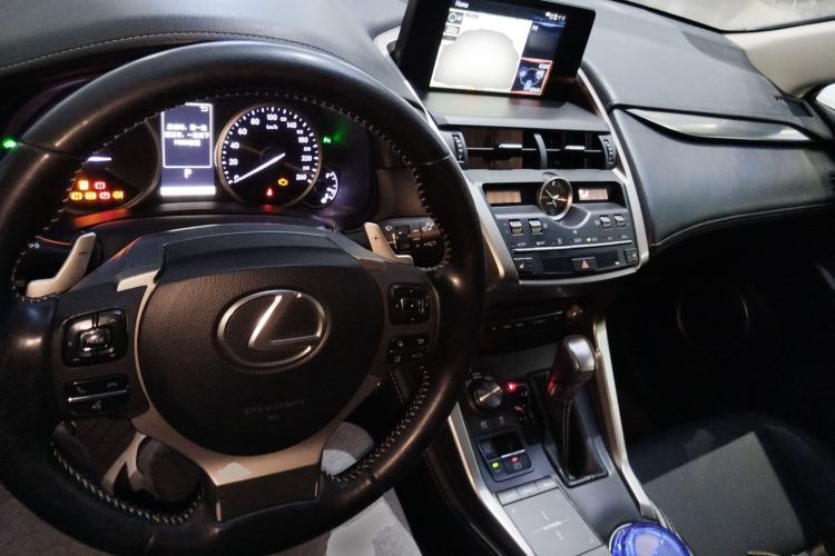 Used Lexus NX 2017 300h Front-Drive FENGSHANG Edition Center Console