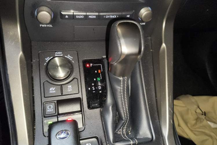 Used Lexus NX 2017 300h Front-Drive FENGSHANG Edition Gear Lever