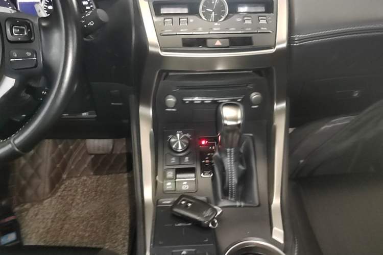 Used Lexus NX 2017 200 Front-Wheel-Drive X-Trail SE Edition Gear Lever