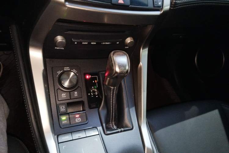 Used Lexus NX 2017 300h Front-Drive FENGSHANG Edition Gear Lever