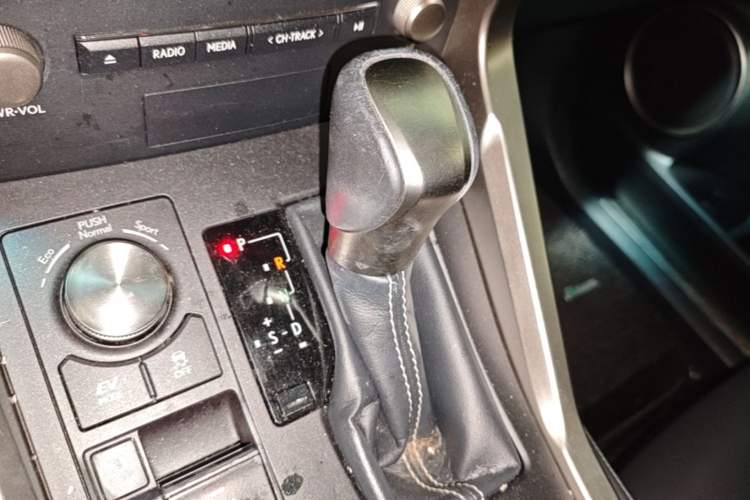 Used Lexus NX 2017 300h Front-Drive FENGSHANG Edition Gear Lever