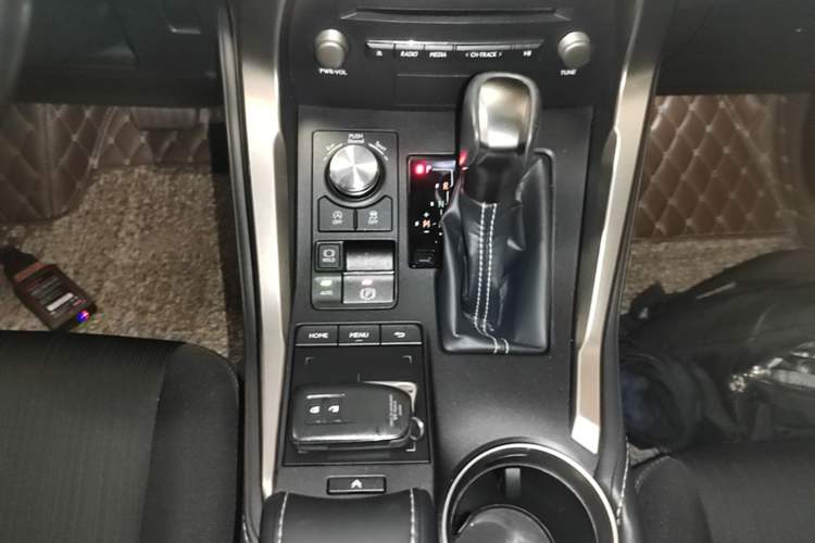 Used Lexus NX 2017 200 Front-Wheel-Drive X-Trail SE Edition Gear Lever