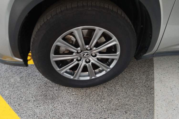 Used Lexus NX 2017 300h Front-Drive FENGSHANG Edition Left Front Wheel Hub