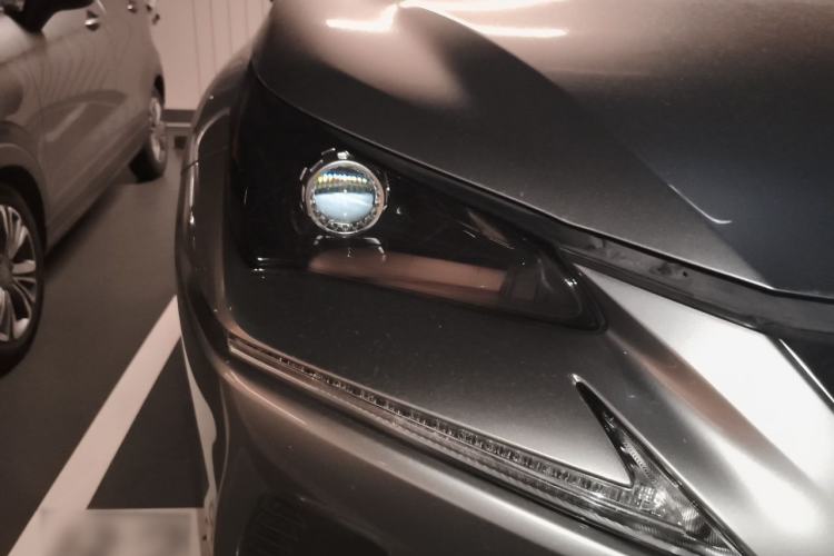 Used Lexus NX 2017 200 Front-Wheel-Drive X-Trail SE Edition Right Front Headlight