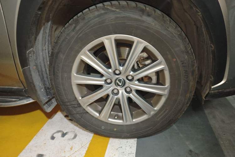 Used Lexus NX 2017 300 Front-Wheel-Drive Limited Edition Right Front Wheel Hub