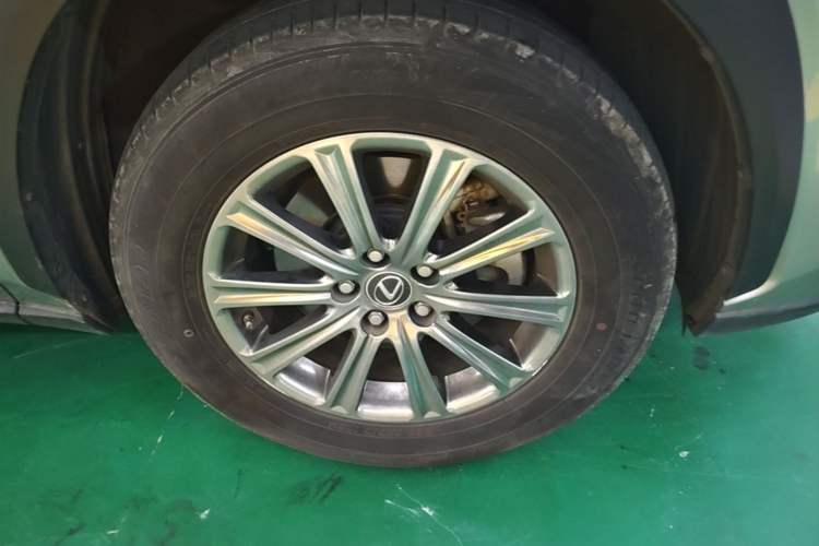 Used Lexus NX 2017 300h Front-Drive FENGSHANG Edition Right Front Wheel Hub