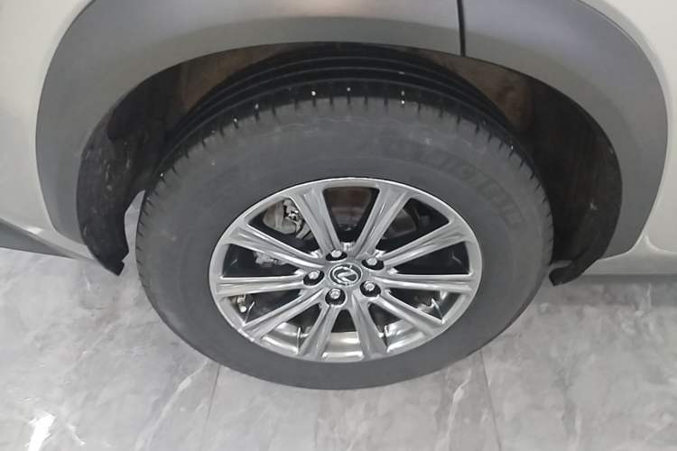 Used Lexus NX 2017 300 Front-Wheel-Drive Limited Edition Right Rear Wheel Hub