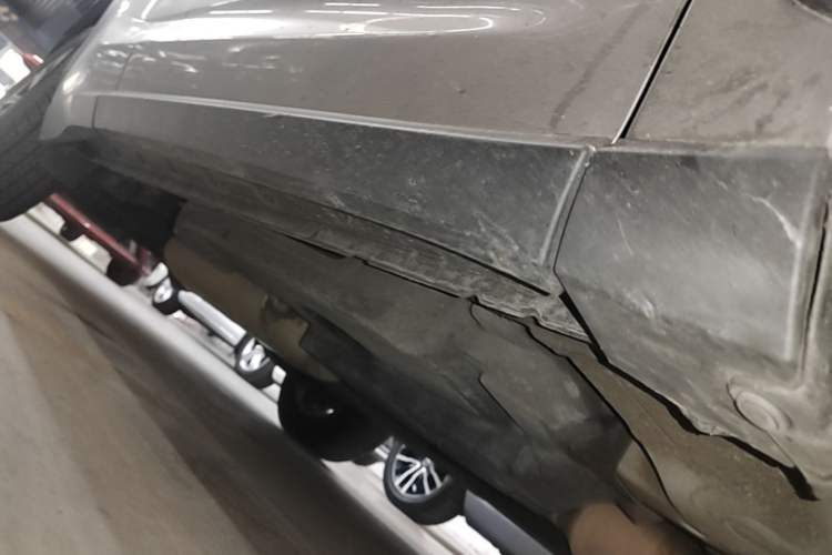 Used Lexus NX 2017 200 Front-Wheel-Drive X-Trail SE Edition Right Side Sill