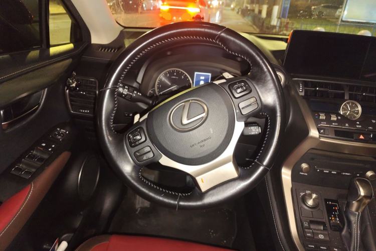 Used Lexus NX 2017 300 Front-Wheel-Drive Limited Edition Steering Wheel