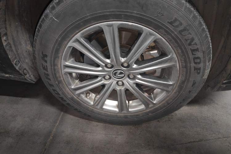 Used Lexus NX 2017 300h Front-Drive FENGSHANG Edition Right Front Wheel Hub