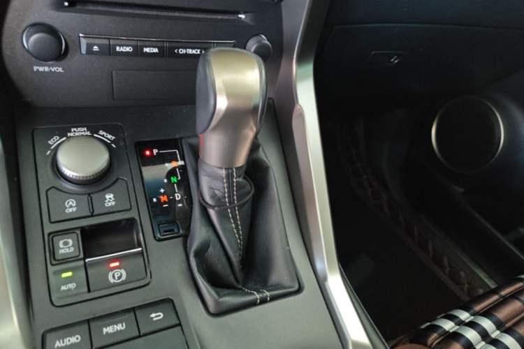 Used Lexus NX 2017 200 Front-Wheel-Drive X-Trail SE Edition Gear Lever