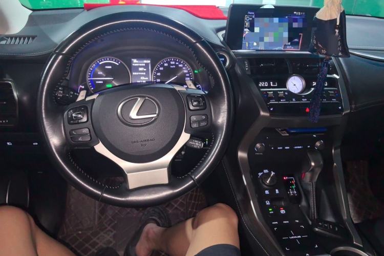 Used Lexus NX 2017 300h Front-Drive FENGSHANG Edition Center Console