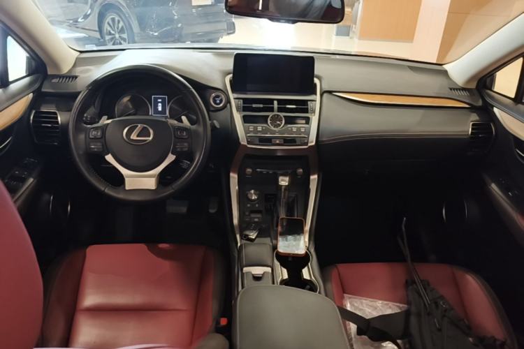 Used Lexus NX 2017 300h All-Wheel Drive Fongzhi Edition Center Console