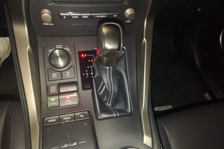 Used Lexus NX 2017 300h Front-Drive FENGSHANG Edition Gear Lever