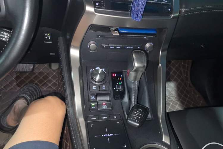 Used Lexus NX 2017 300h Front-Drive FENGSHANG Edition Gear Lever