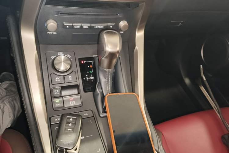 Used Lexus NX 2017 300h All-Wheel Drive Fongzhi Edition Gear Lever