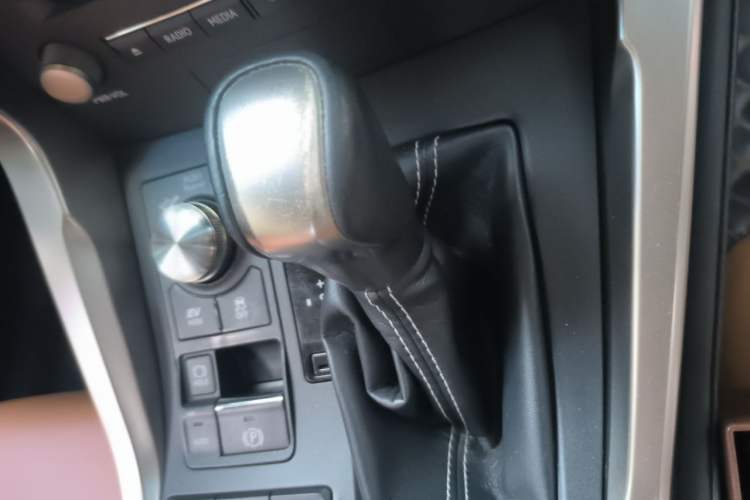 Used Lexus NX 2017 300h Front-Drive FENGSHANG Edition Gear Lever