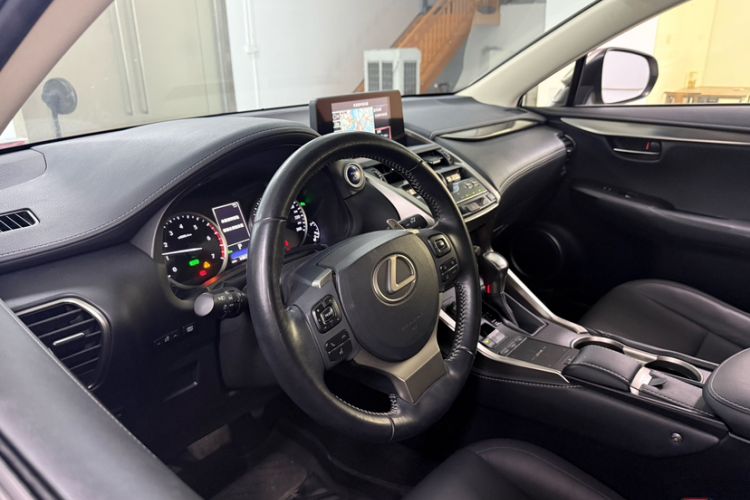 Used Lexus NX 2017 300h Front-Drive FENGSHANG Edition Interior 2