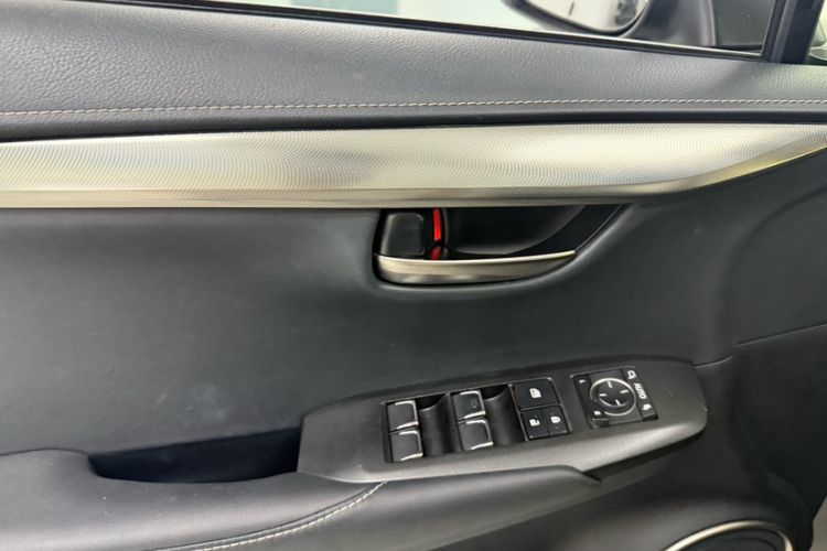 Used Lexus NX 2017 300h Front-Drive FENGSHANG Edition Interior 3