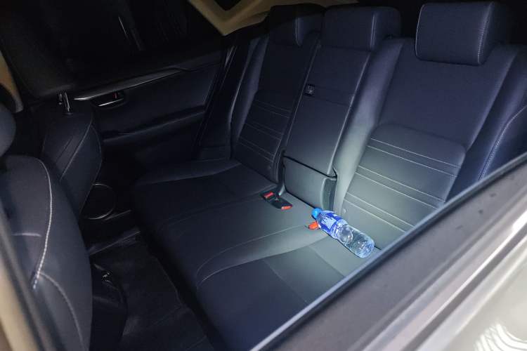 Used Lexus NX 2017 300h Front-Drive FENGSHANG Edition Left Rear Seat
