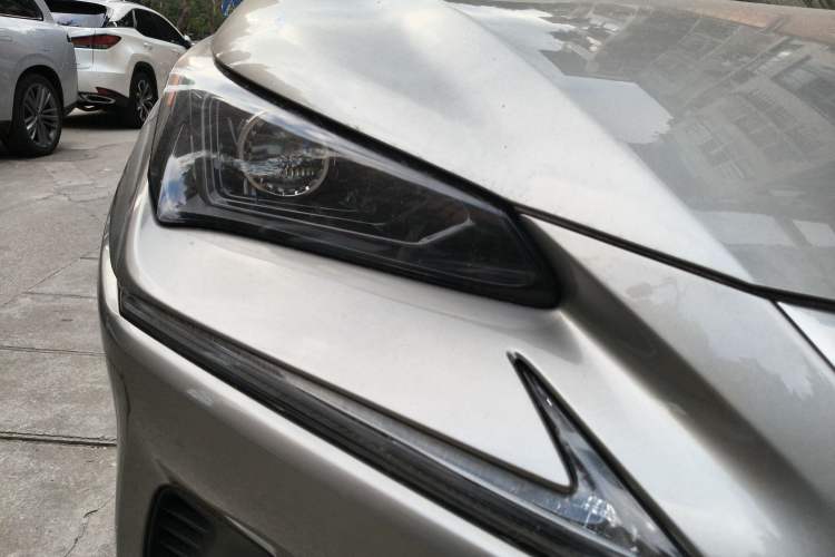 Used Lexus NX 2017 200 Front-Wheel-Drive X-Trail SE Edition Right Front Headlight