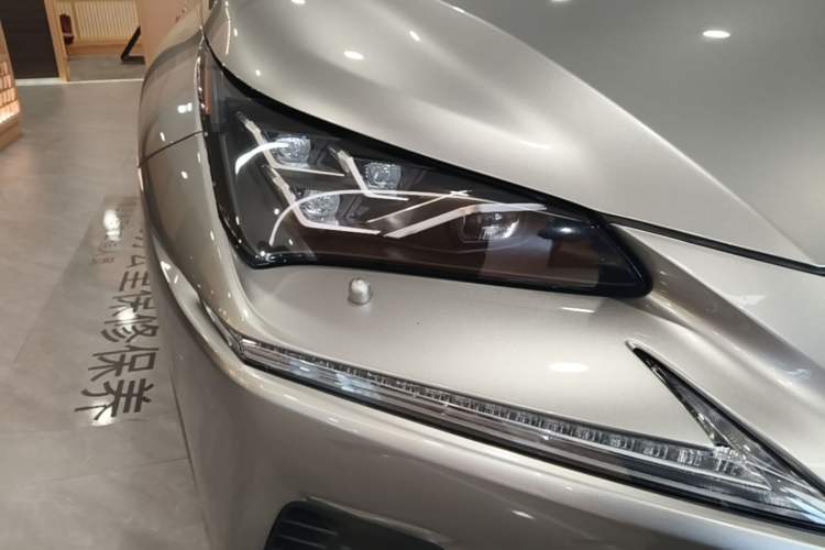 Used Lexus NX 2017 300h All-Wheel Drive Fongzhi Edition Right Front Headlight