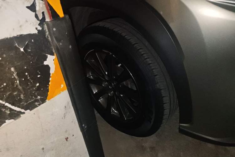 Used Lexus NX 2017 300h Front-Drive FENGSHANG Edition Right Front Wheel Hub