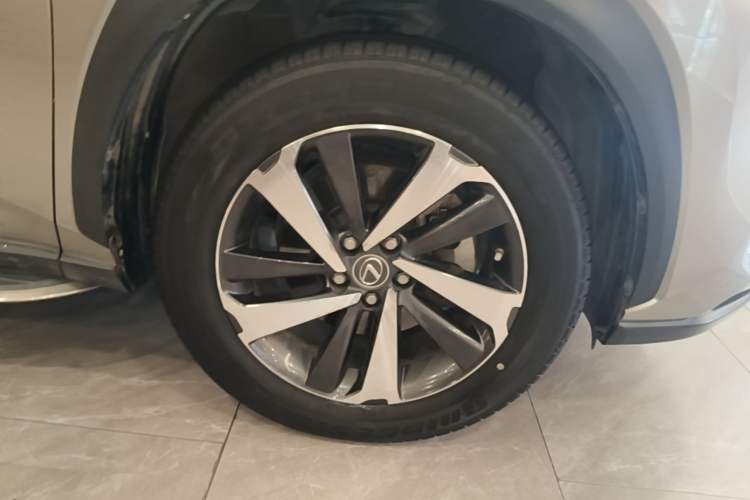 Used Lexus NX 2017 300h All-Wheel Drive Fongzhi Edition Right Front Wheel Hub