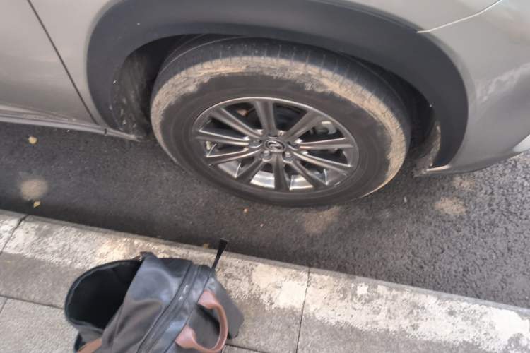 Used Lexus NX 2017 300h Front-Drive FENGSHANG Edition Right Front Wheel Hub