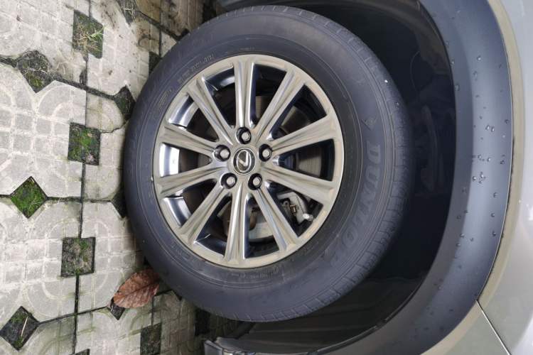Used Lexus NX 2017 300 Front-Wheel-Drive Limited Edition Right Front Wheel Hub