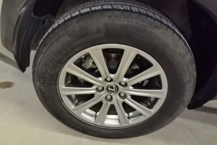 Used Lexus NX 2017 200 Front-Wheel-Drive X-Trail SE Edition Right Rear Wheel Hub