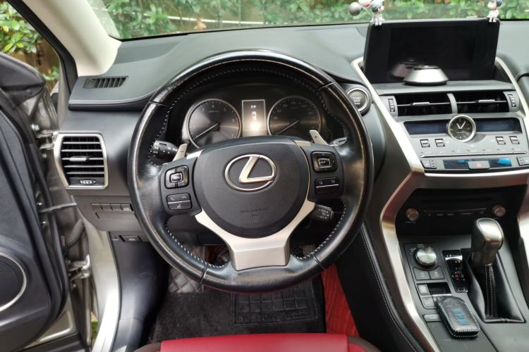 Used Lexus NX 2017 300 Front-Wheel-Drive Limited Edition Steering Wheel
