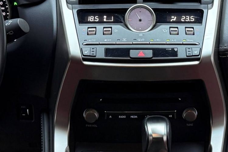 Used Lexus NX 2017 300h Front-Drive FENGSHANG Edition Audio And AC Panel