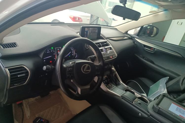 Used Lexus NX 2017 200 Front-Wheel-Drive X-Trail SE Edition Center Console