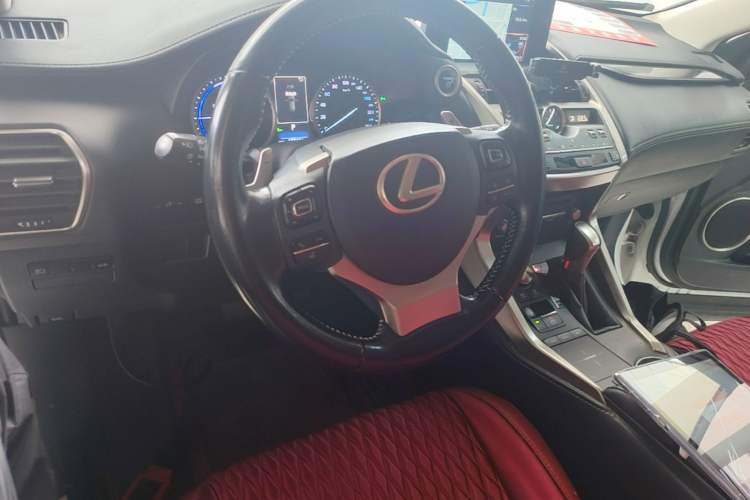 Used Lexus NX 2017 300h Front-Drive FENGSHANG Edition Center Console
