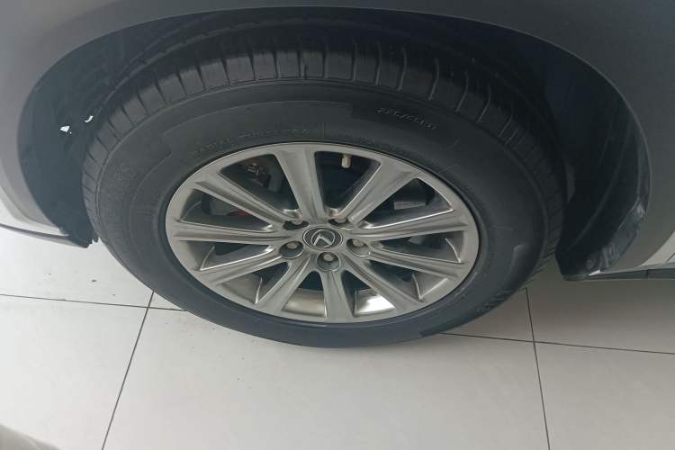 Used Lexus NX 2017 300 Front-Wheel-Drive Limited Edition Exterior 4