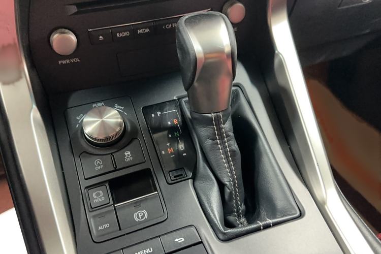 Used Lexus NX 2017 200 Front-Wheel-Drive X-Trail SE Edition Gear Lever