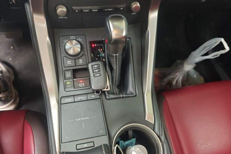 Used Lexus NX 2017 300h All-Wheel Drive Fongzhi Edition Gear Lever