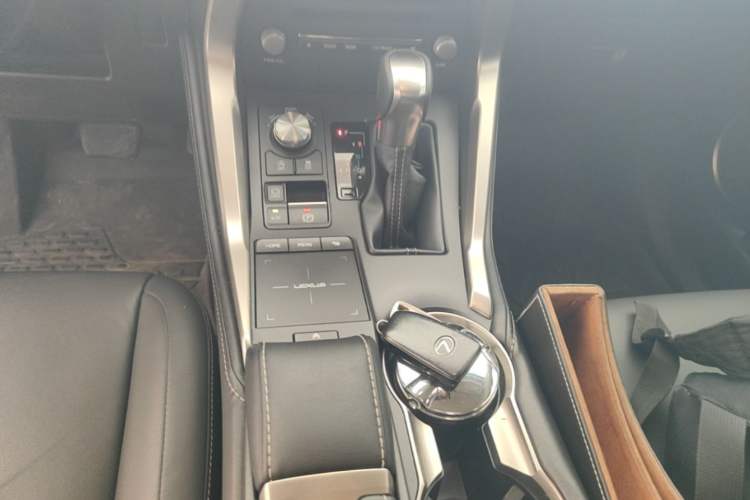 Used Lexus NX 2017 300 Front-Wheel-Drive Limited Edition Gear Lever