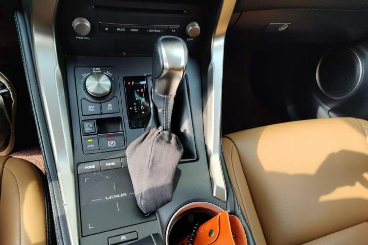 Used Lexus NX 2017 300h Front-Drive FENGSHANG Edition Gear Lever