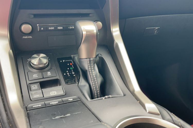 Used Lexus NX 2017 300h Front-Drive FENGSHANG Edition Gear Lever