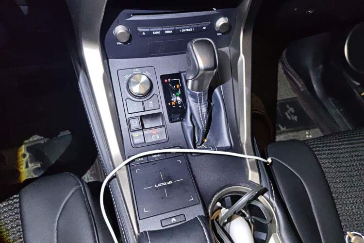 Used Lexus NX 2017 200 Front-Wheel-Drive X-Trail SE Edition Gear Lever