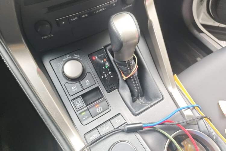 Used Lexus NX 2017 300h All-Wheel Drive Fongzhi Edition Gear Lever