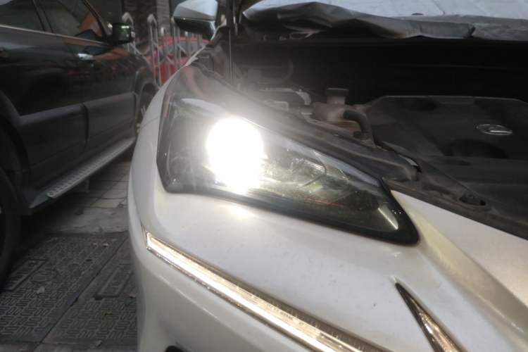 Used Lexus NX 2017 200 Front-Wheel-Drive X-Trail SE Edition Right Front Headlight