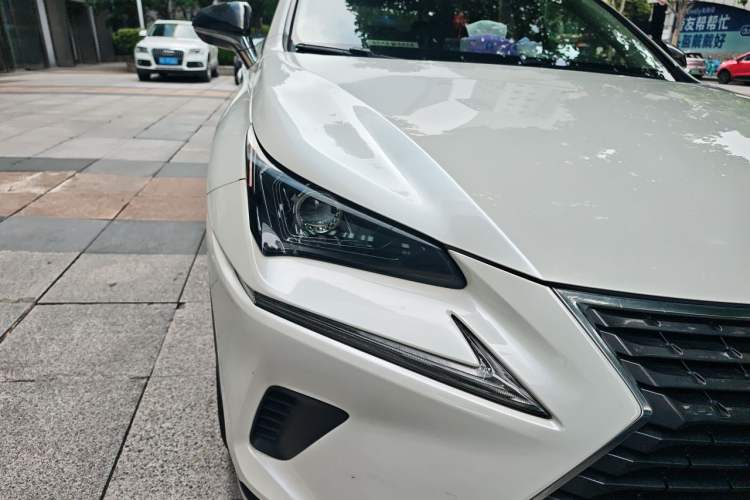 Used Lexus NX 2017 200 Front-Wheel-Drive X-Trail SE Edition Right Front Headlight